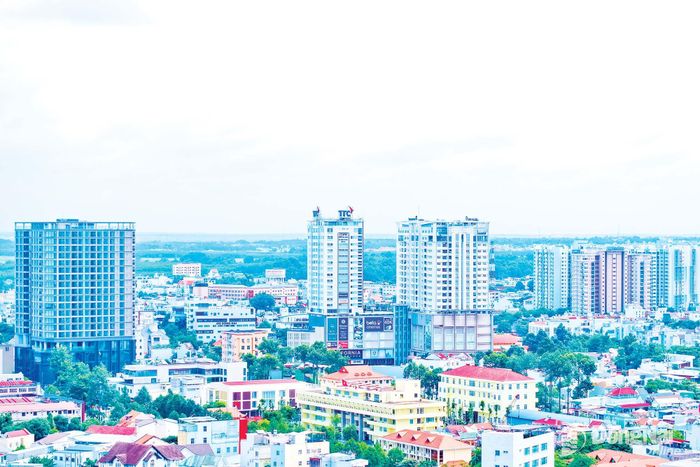 Những tòa chung cư, cao ốc văn phòng đang góp phần xây dựng một hình ảnh Đồng Nai hiện đại.