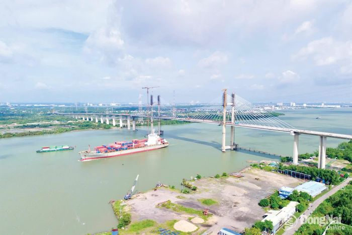 Cây cầu dây văng Phước Khánh tại xã Đại Phước là mảnh ghép cuối cùng của đường cao tốc Bến Lức - Long Thành tạo ra chuỗi giao thông kết nối liên vùng.