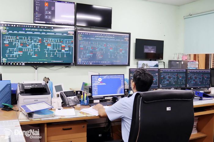 Trung tâm Điều khiển PC Đồng Nai tăng cường giám sát vận hành lưới điện thông qua hệ thống SCADA, chủ động theo dõi, phát hiện và xử lý kịp thời các bất thường trên lưới điện. Ảnh minh họa: Hoàng Lộc
