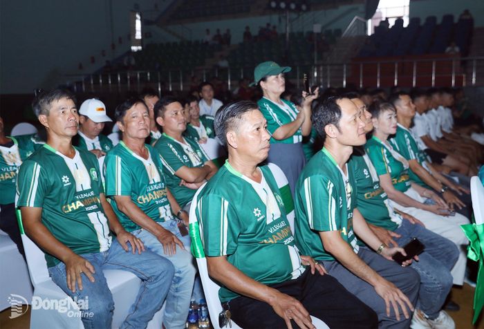 Các cổ động viên tham dự lễ xuất quân. Ảnh: Huy Anh