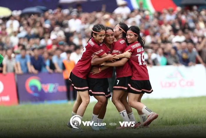 Đak Đoa gỡ hòa 1-1 sau cú dứt điểm của Thươn. Ảnh: BTC