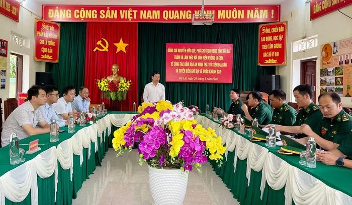 Quang cảnh buổi làm việc tại Đồn Biên phòng Ia Chia. Ảnh: Vũ Thảo