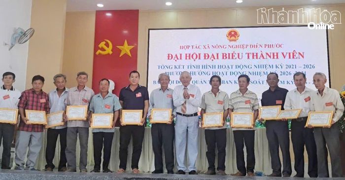 Tập thể, cá nhân có thành tích xuất sắc trong hoạt động sản xuất nông nghiệp nhiệm kỳ 2021 - 2026 được khen thưởng tại đại hội.