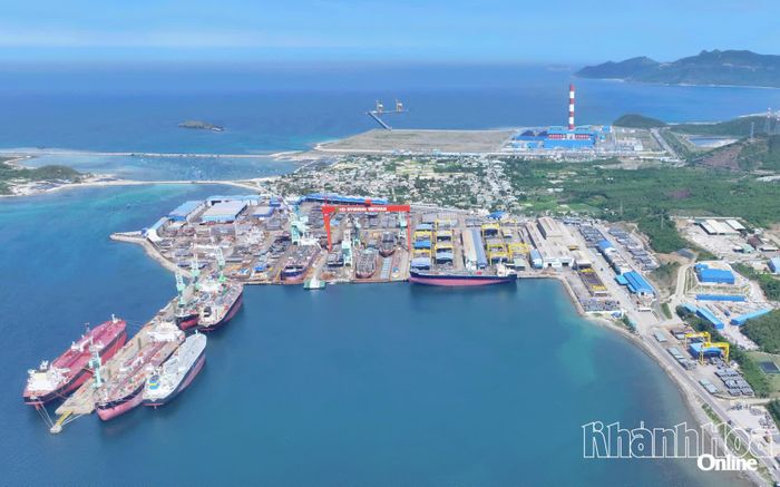Khu vực Vân Phong thu hút nhiều dự án đầu tư.