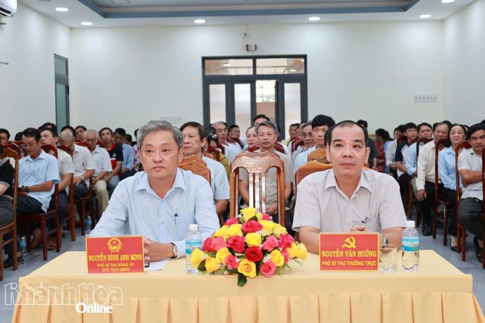 Lãnh đạo phường Tây Nha Trang tham dự hội nghị.