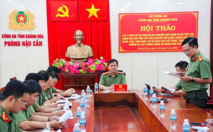 Quang cảnh cuộc họp.