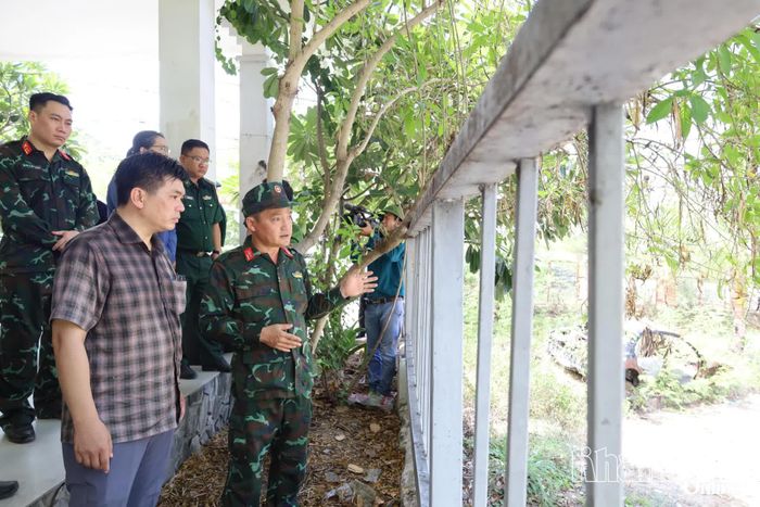 Đoàn tiến hành khảo sát khu vực Nhà bia tưởng niệm liệt sĩ Mậu Thân - đèo Rù Rì.