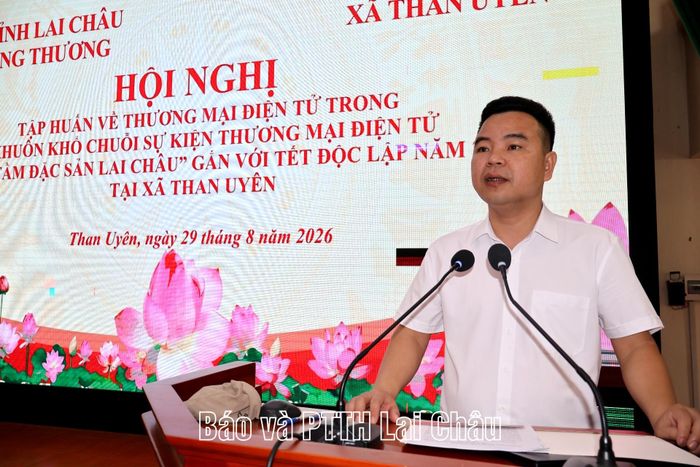 Đồng chí Trần Văn Hùng - Phó Giám đốc Sở Công thương phát biểu tại hội nghị.