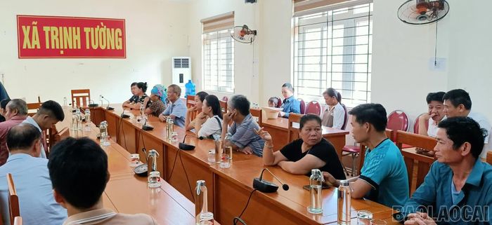 Người dân tham dự tại buổi chi trả.