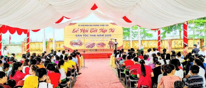 Lễ hội Tết Xíp Xí dân tộc Thái năm 2026 thu hút đông đảo người dân tham gia.