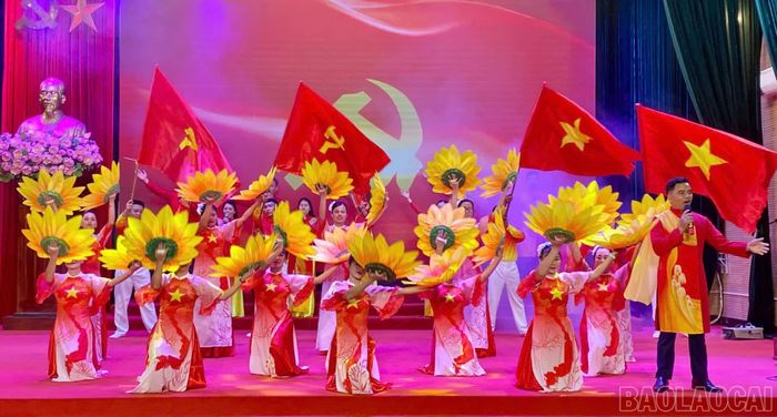 Các tiết mục ca, múa, nhạc tại chương trình.