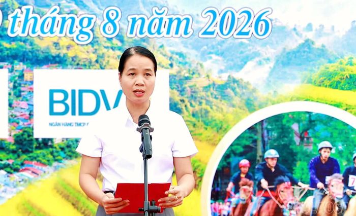  Bà Phạm Thị Non - Trưởng ban tổ chức phát biểu tại buổi lễ. 
