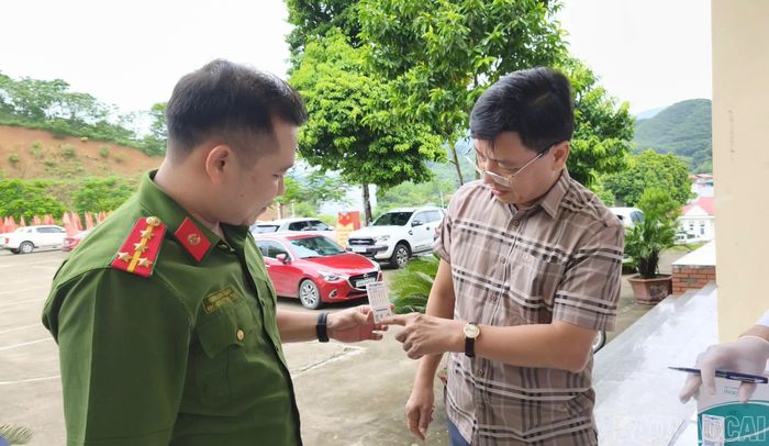 Thông báo trực tiếp kết quả kiểm tra nhanh chất ma túy.