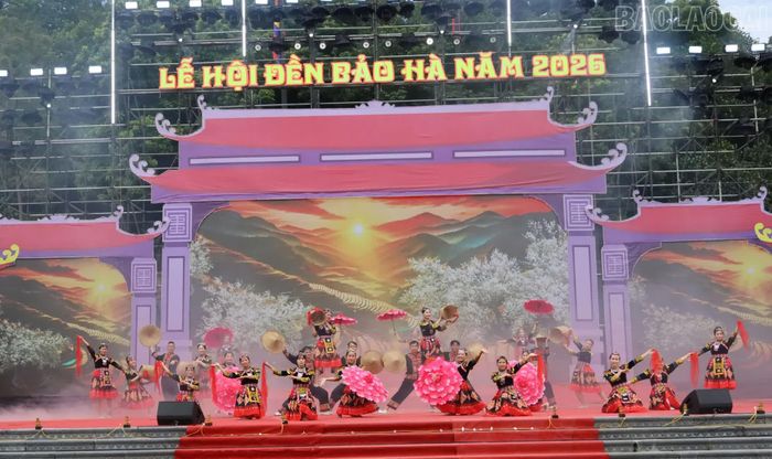 Chương trình nghệ thuật chào mừng khai mạc.