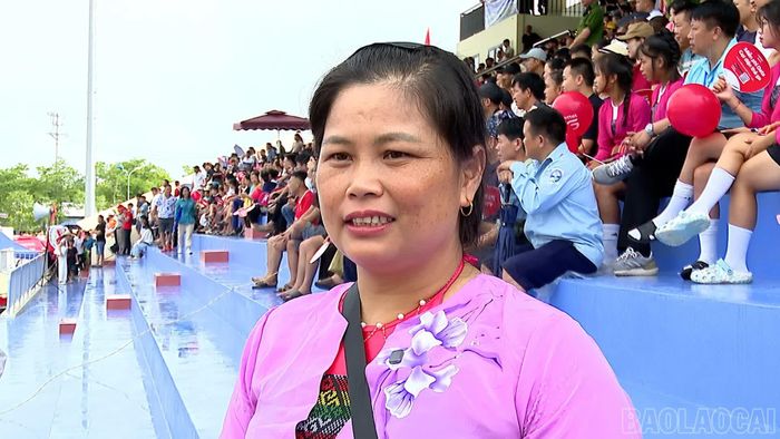 Chị Hà Thị Hằng - Cổ động viên xã Vân Sơn, tỉnh Phú Thọ.