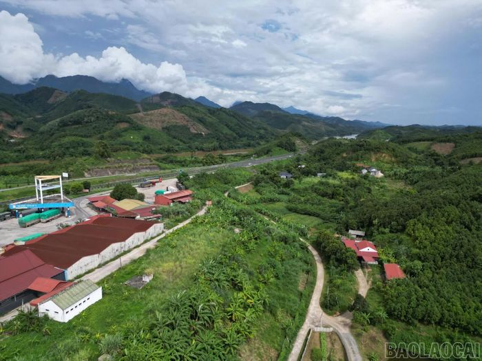 Tuyến đường gom dân sinh tại xã Châu Quế có chiều dài 751m.