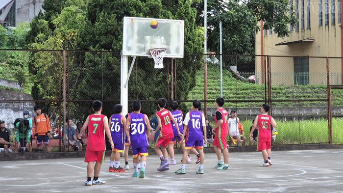 Những pha ném bóng hồi hộp, thu hút sự cổ vũ nhiệt tình của khán giả.