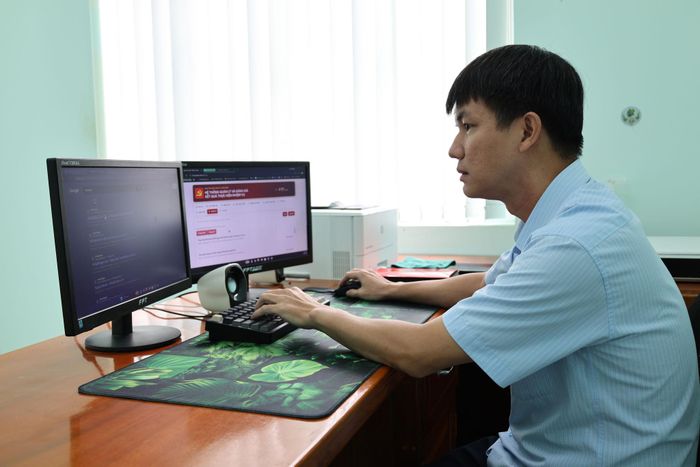 Anh Nguyễn Bích Ngọc - Chuyên viên Phòng Văn hóa - Xã hội xã Đạ Tẻh nghiên cứu, sáng tạo nhiều sáng kiến hữu ích, đóng góp về chuyển đổi số cho địa phương