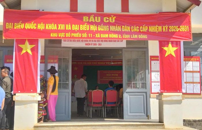 Nhà cộng đồng bản Mông trong ngày bầu cử Quốc Hội -HĐND các cấp nhiệm kỳ 2026 - 2031