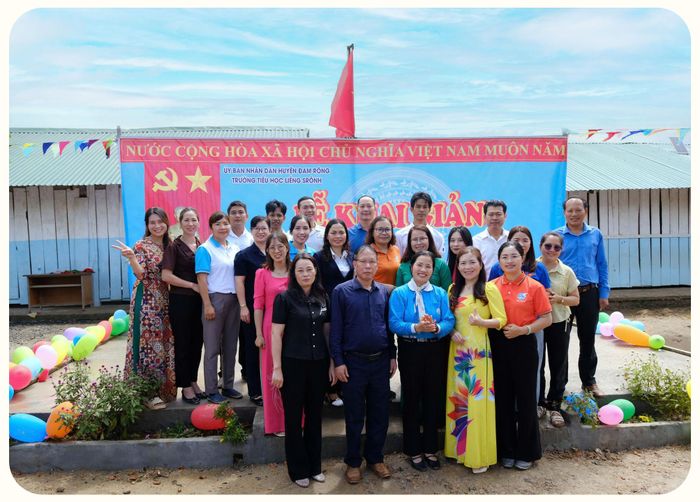 Lãnh đạo các cấp, các ngành dự lễ khai giảng tại điểm trường