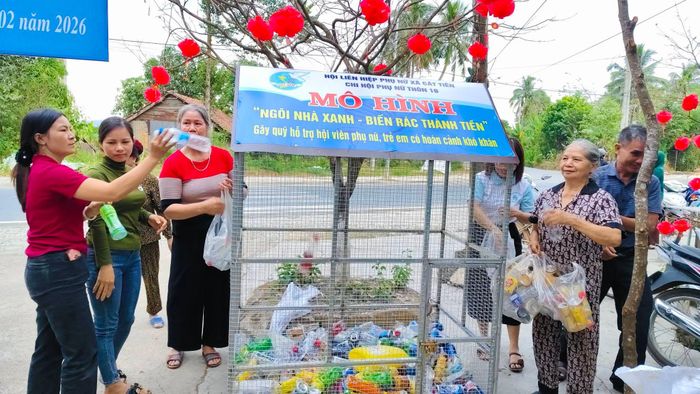 Mô hình “Ngôi nhà xanh - Biến rác thành tiền” do Hội Liên hiệp Phụ nữ xã Cát Tiên phát động thu hút sự tham gia đông đảo các tầng lớp Nhân dân trên địa bàn