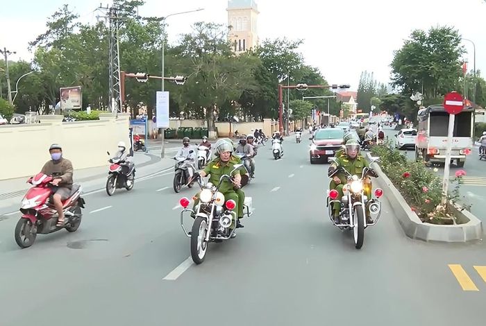 Bất kể ngày đêm, lực lượng cảnh sát 113 luôn tuần tra trên các tuyến đường trọng điểm