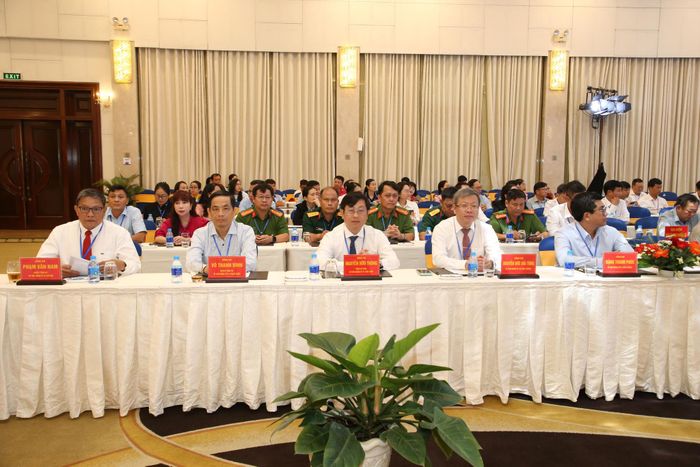 Lãnh đạo các địa phương tham dự hội nghị