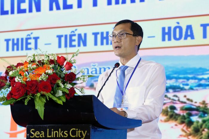 Đồng chí Lê Thanh Sơn, Chủ tịch UBND phường Mũi Né phát biểu khai mạc hội nghị