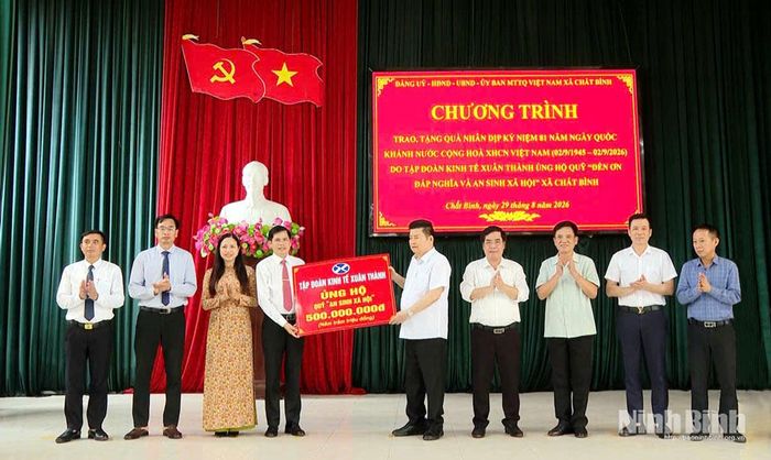 Tập đoàn Kinh tế Xuân Thành trao tặng 500 triệu đồng cho Quỹ Đền ơn đáp nghĩa và an sinh xã hội của xã Chất Bình.