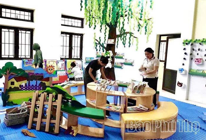 Điểm Trường Mầm non Liên Vũ sắp xếp, bổ sung đồ dùng, đồ chơi, trang thiết bị đón trẻ đến trường.