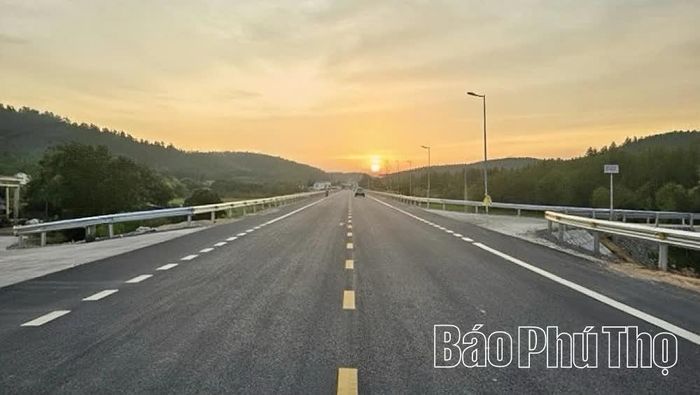 Tuyến đường liên vùng kéo dài đã hoàn thành sau hơn 1 năm thi công.