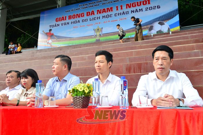 Các đại biểu dự khai mạc.
