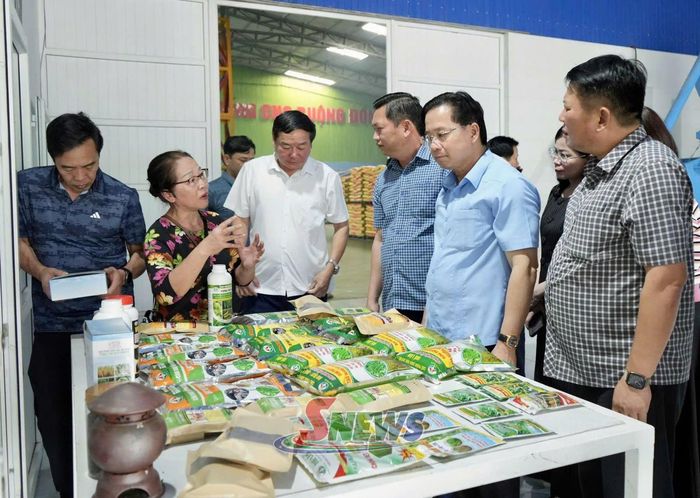 Các sản phẩm nông nghiệp hữu cơ được sản xuất theo quy trình thân thiện môi trường.
