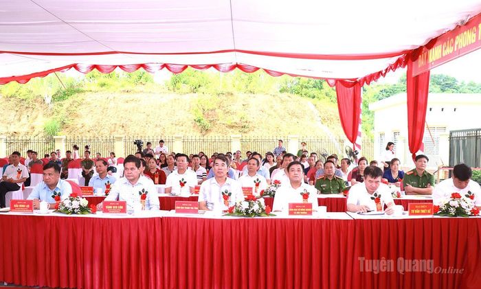Các đại biểu dự lễ khánh thành.