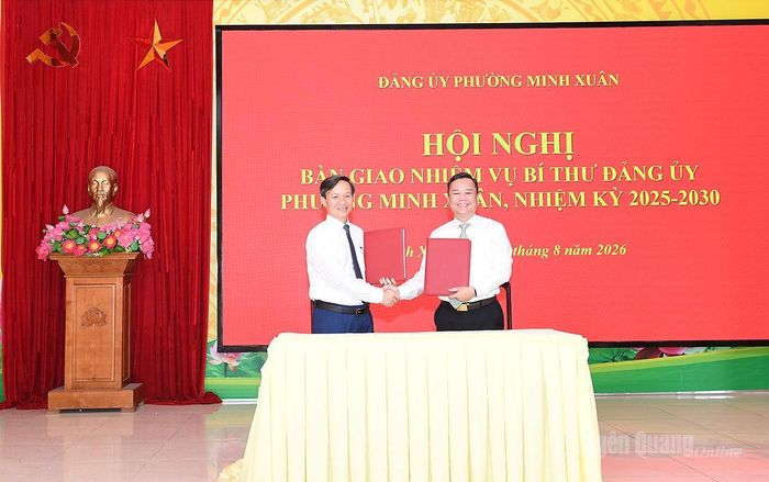 Hội nghị bàn giao nhiệm vụ Bí thư Đảng ủy phường Minh Xuân nhiệm kỳ 2025-2030.