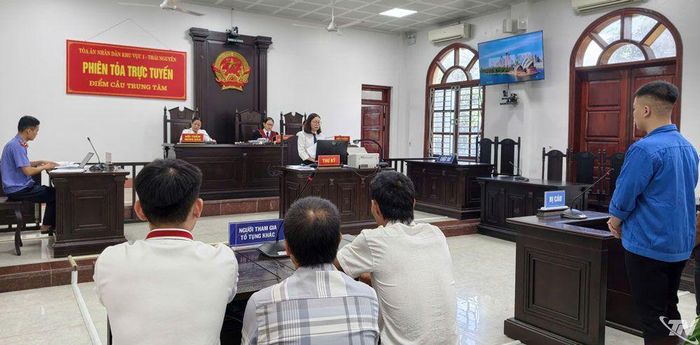 Quang cảnh phiên xét xử.