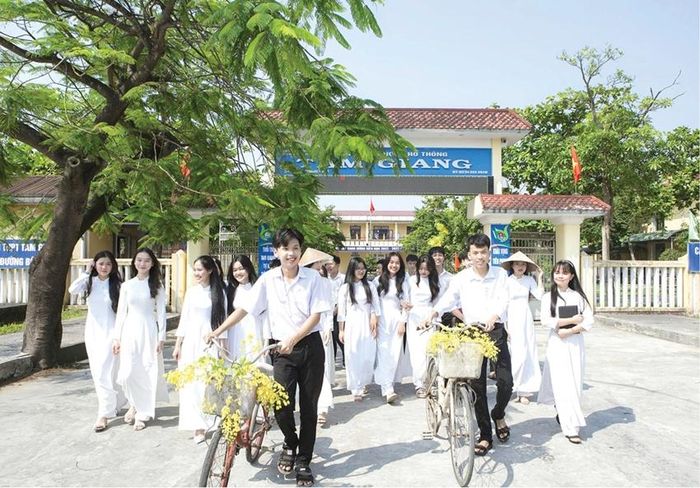 Trường THPT Tam Giang - mái trường bên vùng đầm phá