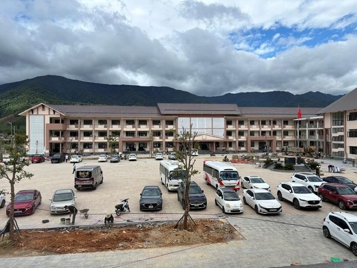 Tăng tốc nước rút, hoàn thiện công trình ở Trường phổ thông nội trú TH và THCS A Lưới 4. 
