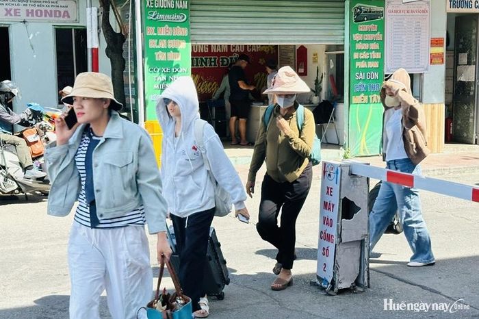 Lượng khách lựa chọn xe ô tô để di chuyển trong những ngày nghỉ lễ tăng.