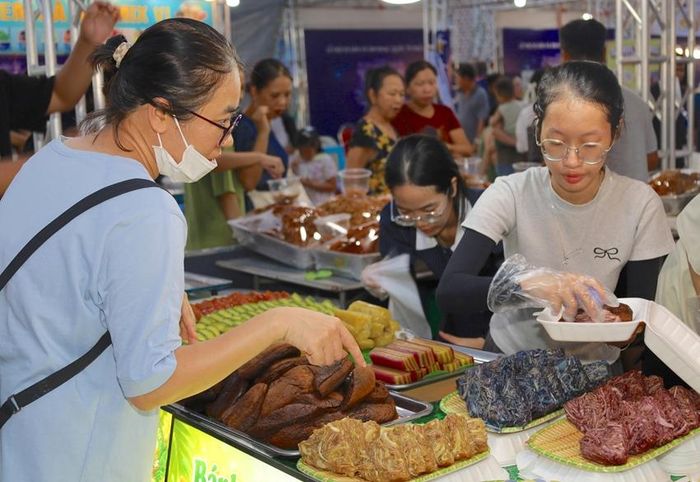  Ẩm thực các vùng miền cũng hội tụ về Huế trong ngày hội