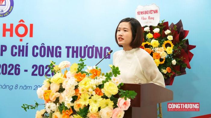 Đồng chí Nguyễn Phương Thảo - Phó Trưởng ban Phóng viên trình bày tham luận với chủ đề Nâng cao chất lượng tác phẩm báo chí, xây dựng các tuyến bài chuyên sâu về ngành Công Thương