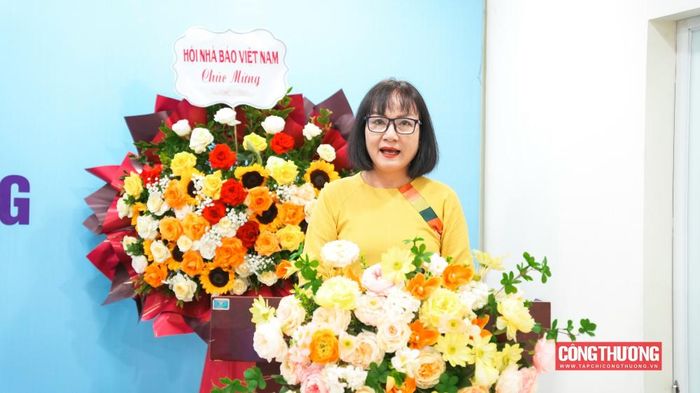  Đồng chí Nguyễn Vương Nguyên Vỵ - Phó Trưởng ban Truyền thông - Chuyên đề, Phó Thư ký Chi hội Nhà báo Tạp chí Công Thương trình bày Báo cáo kiểm điểm Ban Thư ký Chi hội nhiệm kỳ 2023 - 2025 