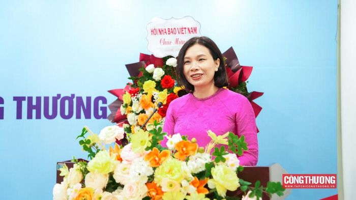 Đồng chí Phạm Thị Lệ Nhung - Bí thư Chi bộ, Tổng Biên tập Tạp chí Công Thương khẳng định sẽ tiếp tục tạo điều kiện về cơ chế, nguồn lực để Chi hội hoạt động hiệu quả; trân trọng, tiếp thu các ý kiến đóng góp của Ban Thư ký và hội viên trong quá trình hoàn thiện chính sách, quản lý, điều hành; tạo môi trường thuận lợi để đội ngũ người làm báo phát huy năng lực, đam mê nghề nghiệp và nâng cao chất lượng tác phẩm.