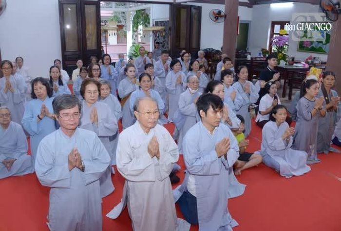 Môn đồ pháp quyến lưu niệm cùng Đức Pháp chủ, chư vị Trưởng lão Hội đồng Chứng minh, Hội đồng Trị sự nhân tưởng niệm nhân húy nhật Trưởng lão Hòa thượng Thích Minh Châu, tại thiền viện Vạn Hạnh
