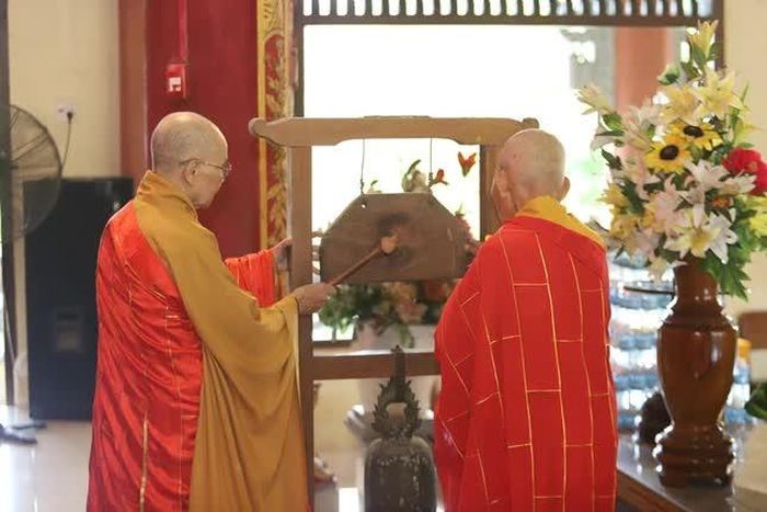 Trang nghiêm cử hành nghi thức thâu chung bảng