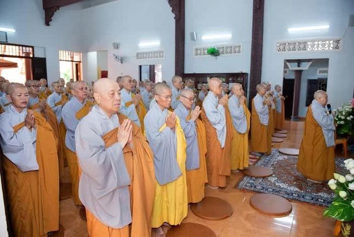 Tại chùa Dược Sư