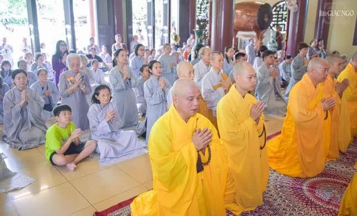 Tăng Ni, Phật tử tham dự