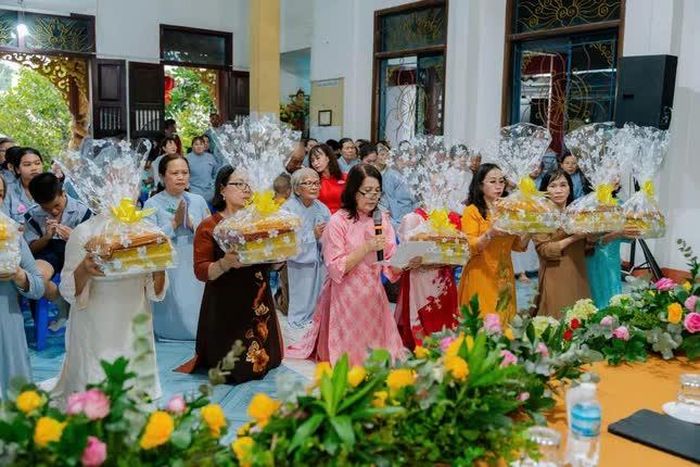 Đại diện Phật tử dâng lời tác bạch 