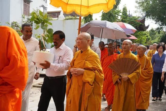 Cung thỉnh cây bồ đề về chùa Vạn Phúc