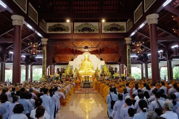 Khóa lễ tụng kinh cầu nguyện tại chánh điện tổ đình Thường Chiếu